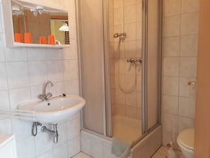Bad mit Duche / WC