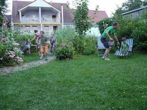 der Garten: zum Spielen oder Entspannen