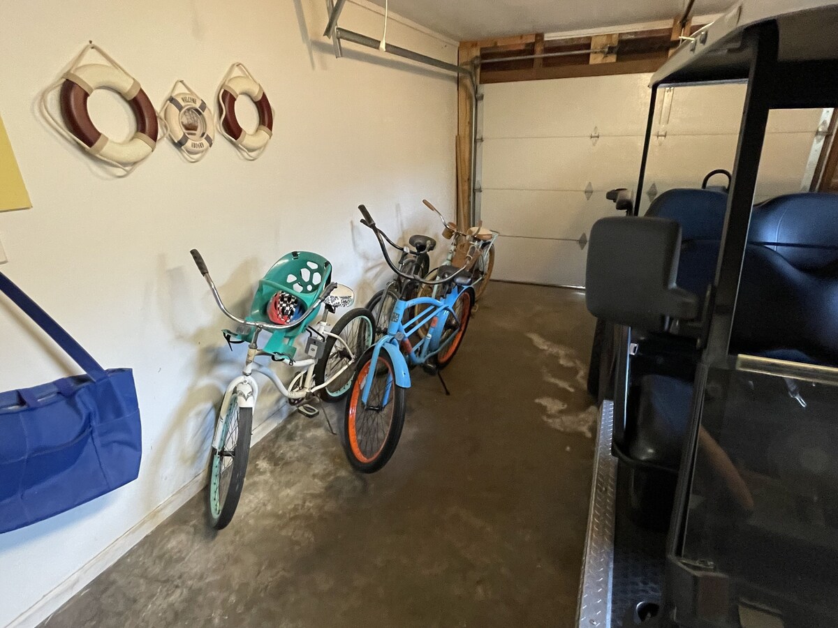 SSI, East Beach cottage w/ large pool. Pet friendly. Bikes. Putting green