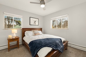 Bedroom 2 | Queen Bed