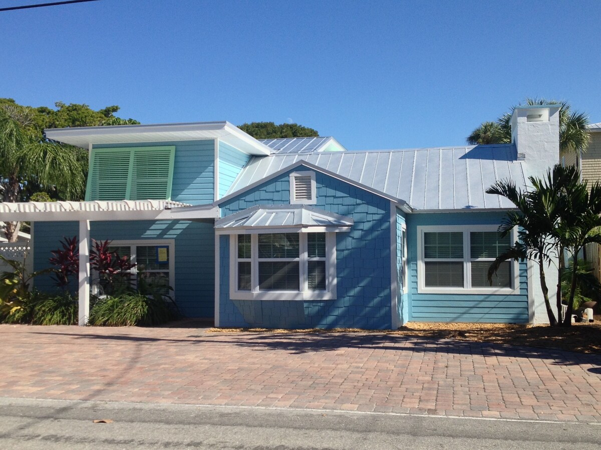 Charming Beach Home-w/large Pool – Only 3 Houses from the Beach, Near Pine Ave!!