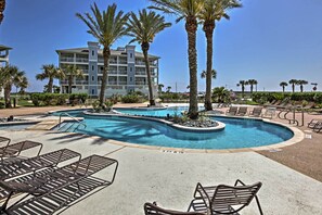 Community Amenities | Outdoor Pools | 1,717 Sq Ft