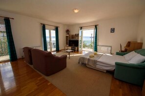 Living room 1