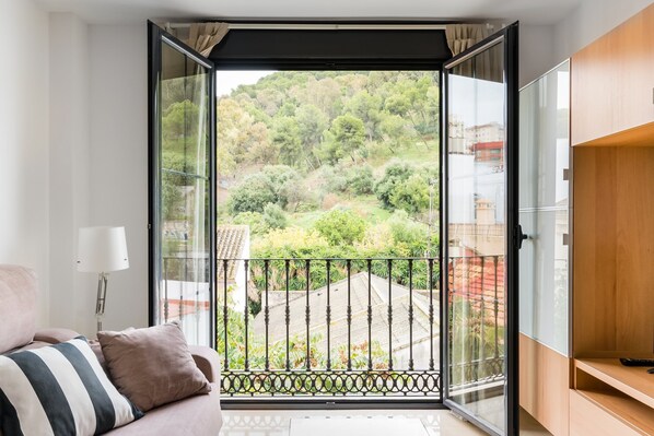 Living room with views of Gibralfaro Mount