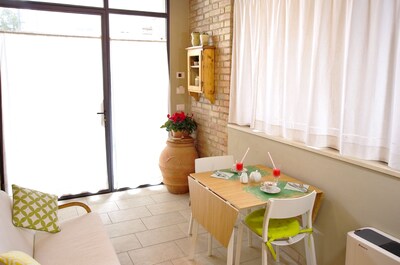 Apartment Mina with garden and free parking, 500 meters from the city center