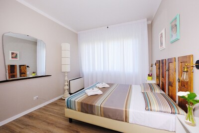 Apartment Mina with garden and free parking, 500 meters from the city center