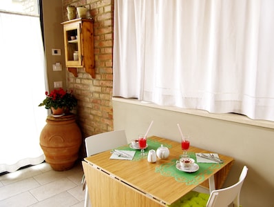 Apartment Mina with garden and free parking, 500 meters from the city center