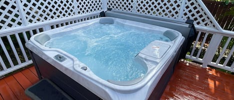 Enjoy our BRAND NEW 7 person Sundance hot tub after a day at the beach!