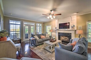 Living Room | Cable TV