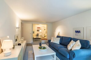 Ferienwohnung, 80qm, 1 Schlafzimmer, 1 Wohn-/Schlafzimmer, max. 3 Personen-Wohnzimmer