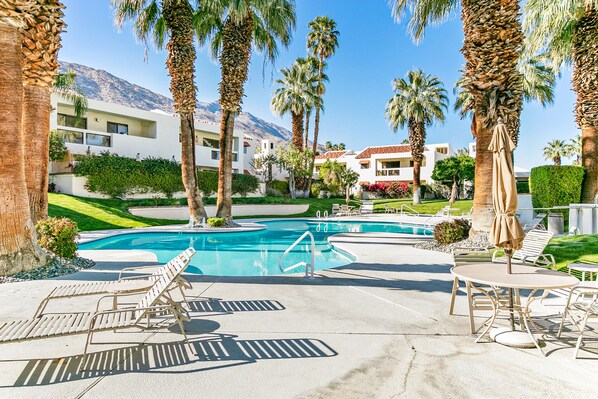 CG046 - Canyon Granada Swimming Pool