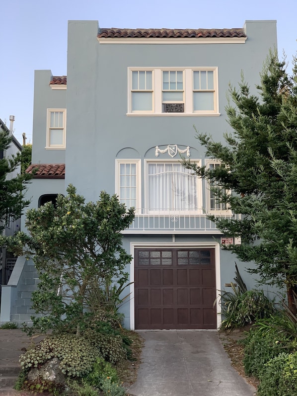 Nice quiet house in great part of town!!