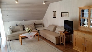 2-Zimmer-Wohnung "Alpenblick", 75qm, 1 Schlafzimmer, max. 4 Personen-Wohnzimmer