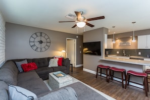 FULL KITCHEN W/GRANITE COUNTER TOPS