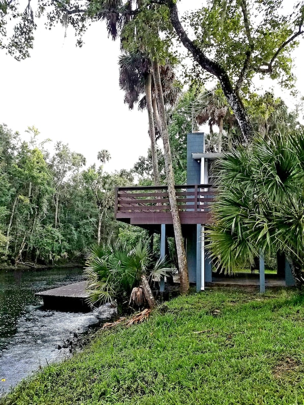 Balcony over the river. You can see the cabin sits right on the River bank!