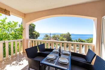 One bedroom apartment near beach Prižba, Korčula (A-10056-b)