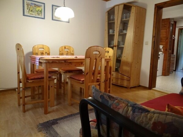 Ferienwohnung 2, 2 Schlafzimmer, max. 4 Personen-WohnEsszimmer1