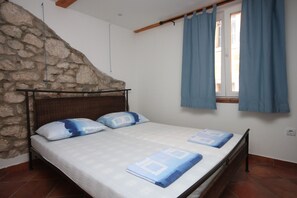 Schlafzimmer 1