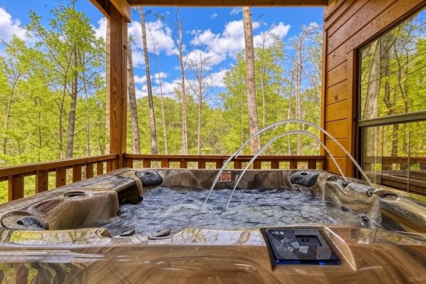 Outdoor spa tub