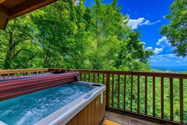 Outdoor spa tub