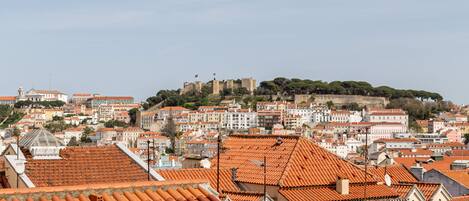 Apartment with an amazing view over the São Jorge Castle and Lisbon Hills