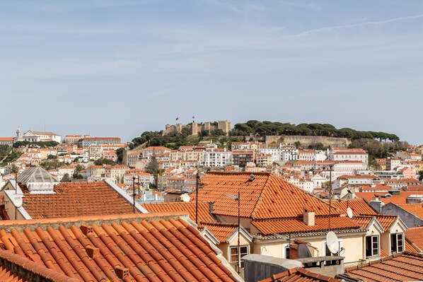 Apartment with an amazing view over the São Jorge Castle and Lisbon Hills