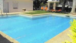 Swimming pool