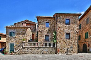 Building Exterior, Outdoor