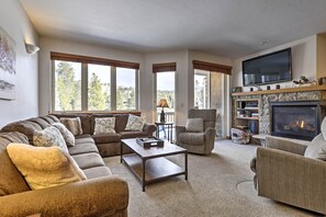 You'll feel right at home in this well-appointed living area.