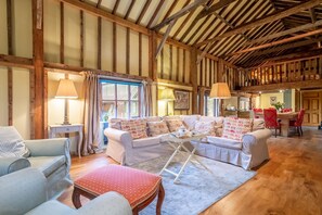 Rose Barn, Stoke By Nayland: Open plan living area
