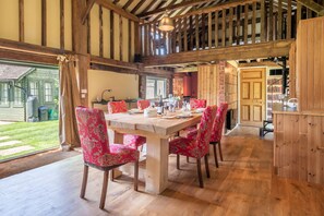 Rose Barn, Stoke By Nayland: Dining area with garden views