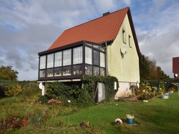 Stugans exteriör [sommar]