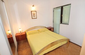 Schlafzimmer 1