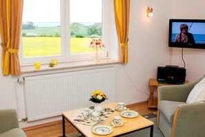 Wohnzimmer mit Balkon