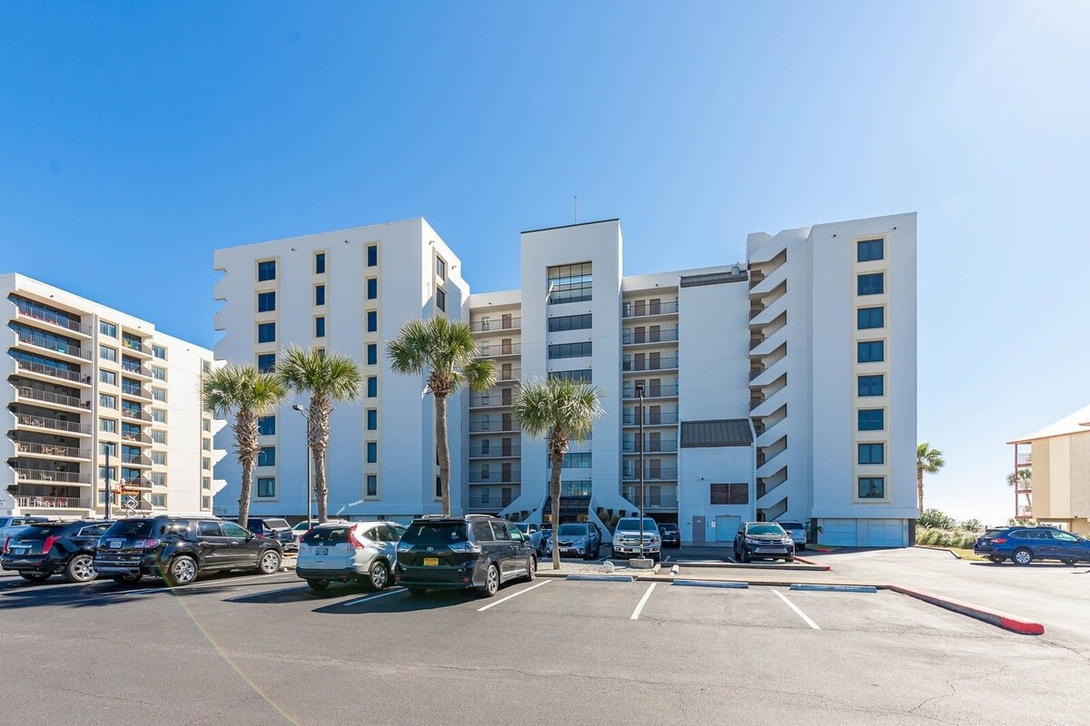 5th Floor 2 Bedroom at Island Winds West! On the BEACH!