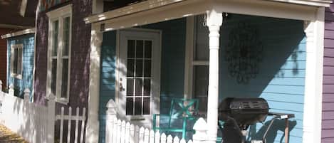 Sun porch and front entrance