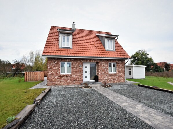 Außenseite Ferienhaus [Sommer]