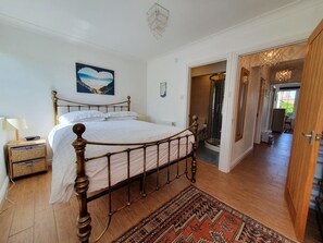 King sized ensuite bedroom 