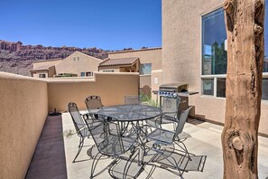 Private Patio | Gas Grill