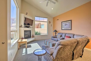 Living Room | Free WiFi | Gas Fireplace