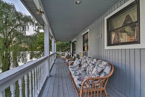Upper-Level Deck