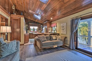 Living Room | Free WiFi