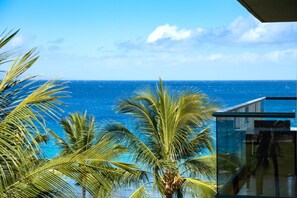 Crystal blue views with large oversized balcony    HKH-406