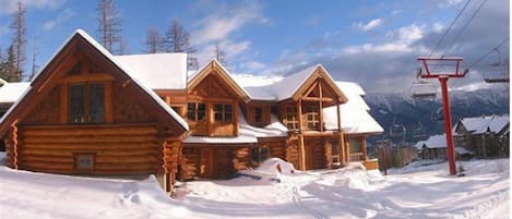 The property is stunning - right beside the lift it is set at the foot of a skiers paradise