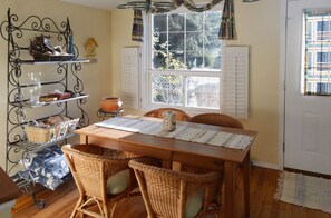 Dining area, next to the kitchen and open to the living room