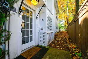 Top Floor Front Door Unit #2 w/Schlage Code lock and Ring