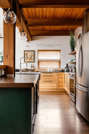 Modern clean kitchen design with plenty of room 