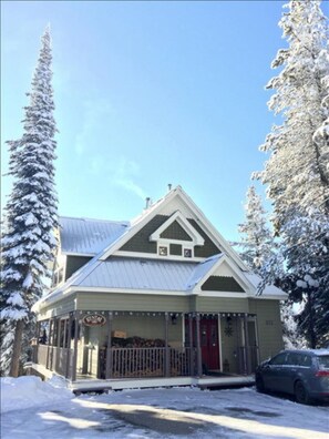 What a Cozy Ski Retreat! 