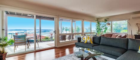 Immerse yourself in the breathtaking views of San Diego Harbor and downtown through the floor-to-ceiling bay windows.