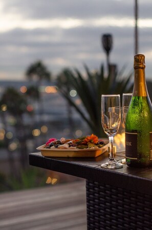 Savor delicious meals and refreshing drinks on the deck – outdoor dining at its finest.